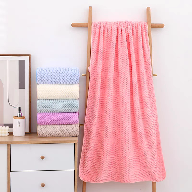 Special Offer with Free Shipping: Thick Coral Fleece Pineapple Pattern Large Bath Towel 90*170cm, Long Style, Absorbent and Quick-Drying, Softer Than Pure Cotton