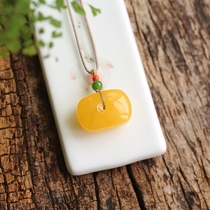 Shangshi Qingling natural amber beeswax Tibetan safe buckle pendant cake Pier necklace square button button with Russian material