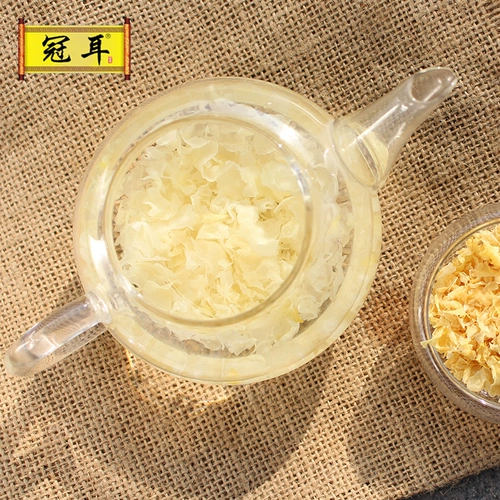 冠耳 Новый продукт Gutian Fresh Tremella Lotus Material Material Material Dry Gennate Non -ear белый древесный уш