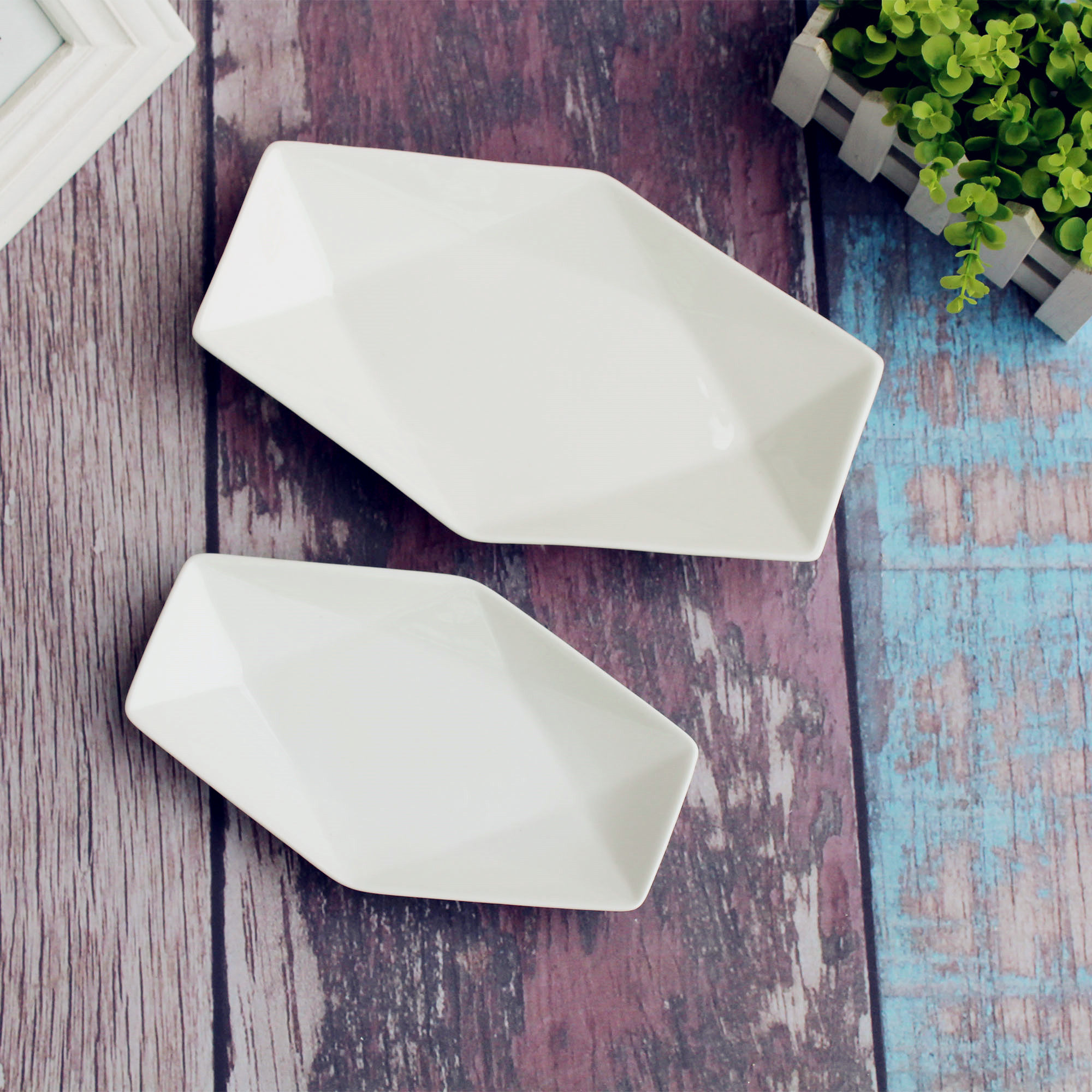 Creative Irregular Plate Pure White Ceramic Cutlery Cutlery Dish Tray Dish fruit pastry dish Western Dish Flat Pan