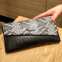 Ruofeng trendy brand clutch bag female fashion exquisite small bag shoulder Messenger bag all-match personalized envelope bag wallet tide