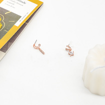 Lukewarm wind minimalist short and small star earrings South Korean online red temperament small earrings with no earbuds ear clip female earrings