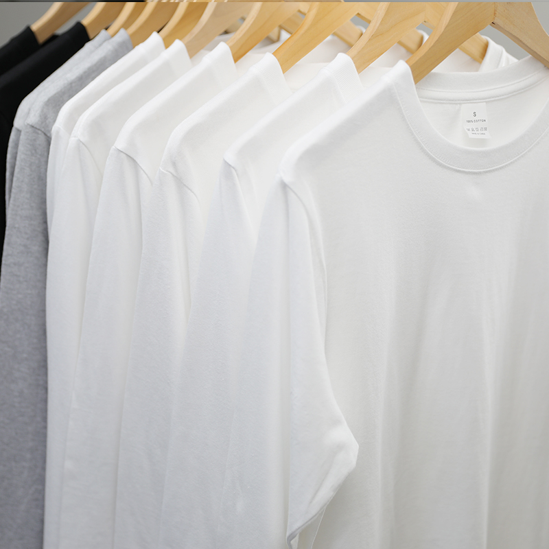 A shop specialising in T 200g new territory cotton heavy pound pure cotton long sleeve T-shirt male and female loose pure color inner lap