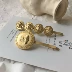 trong cùng một phong cách lưới phụ kiện tóc màu đỏ Kẹp một bên chữ nữ đau khổ gió lạnh người đẹp đầu vi đồng xu câm vàng kẹp tóc - Phụ kiện tóc