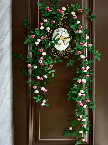 Смоделированная цветочная роза розовая лоза.