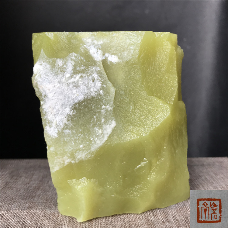 Seal carving seal Qingtian Stone Shoushan Moon Tail Green stone carved word seal decoration large rough stone DIY round carving creation