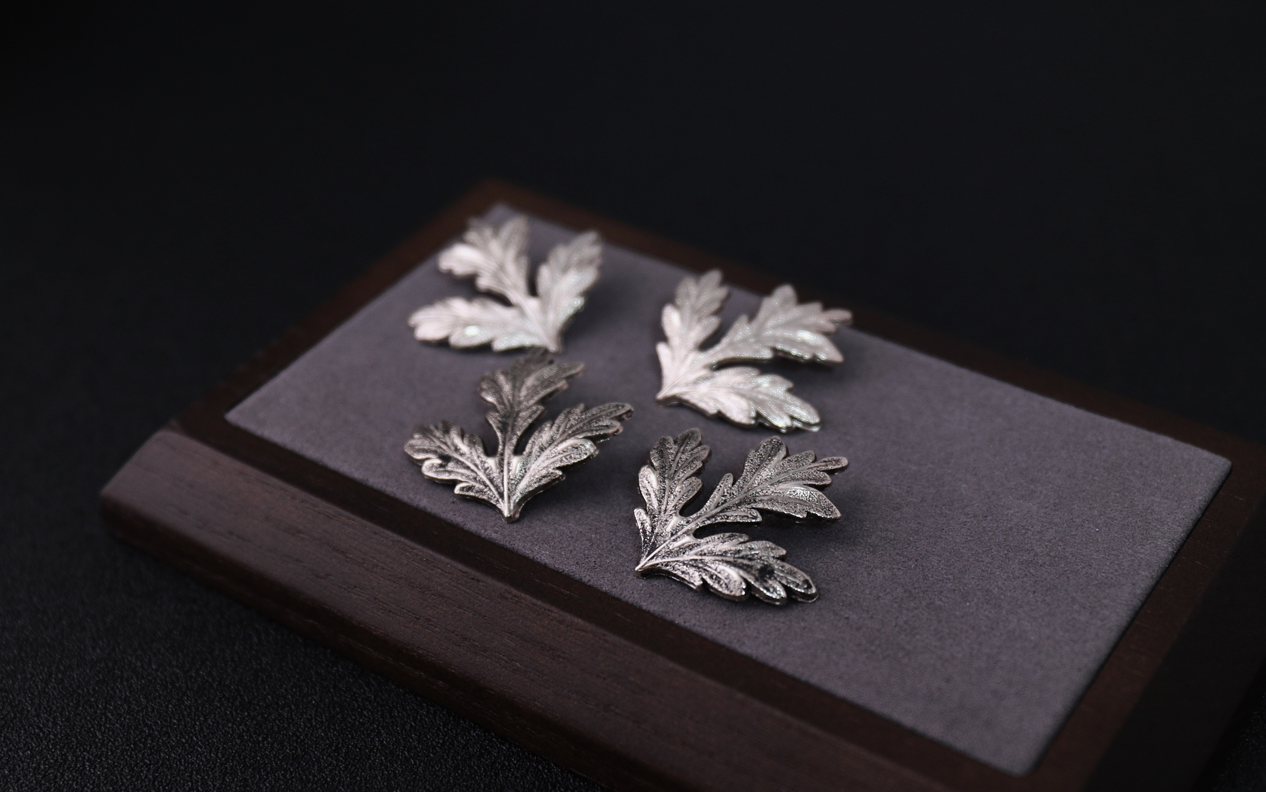Suit Brooch Button Men's Suit Medieval Maple Leaf Pin Button Light Luxury High Style Lapel Pin Suit Corsage Accessories_voghion.com