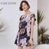 Cocoon Mall với cùng một đoạn 19 mùa hè, cà vạt cổ chữ V mới của phụ nữ in ngắn - Váy eo cao đầm nhún eo che bụng Váy eo cao