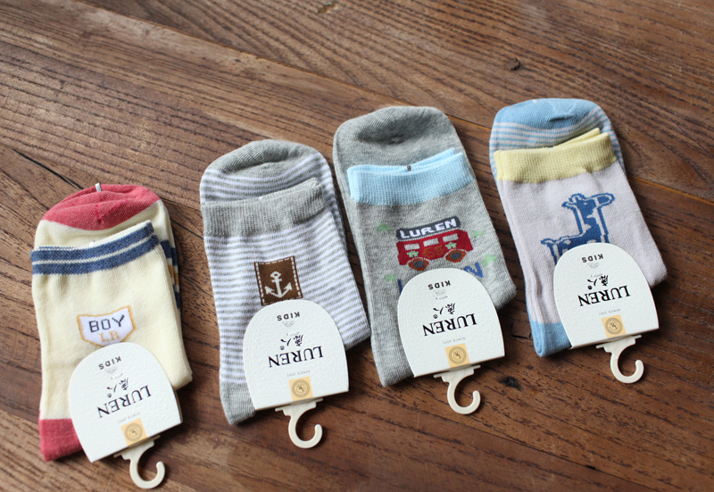 Chỉ khâu không xương Deer vớ trẻ em bé trai vớ cotton hoạt hình nhiều màu vớ ngắn mùa thu và mùa đông mới vớ trẻ em giá tốt