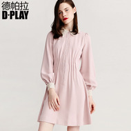 DPLAY2018 mùa xuân mới Châu Âu và Hoa Kỳ đi lại OL hồng gấp eo dài tay áo đầm ren khâu Một từ váy