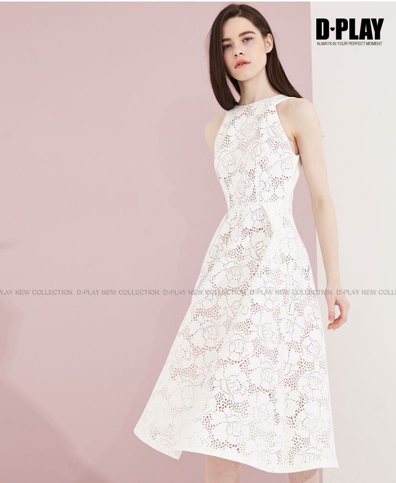 DPLAY Depala đầu mùa thu Châu Âu và Mỹ trắng hollow không tay Một từ váy eo dress hội nghị thường niên ăn mặc váy mẫu váy chữ a