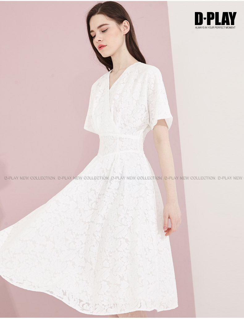 DPLAY Depala Đầu Mùa Thu Châu Âu và Mỹ Đi Lại CV Trắng Ren Váy Ngắn Tay Cổ Chữ V Eo Slim Dress 	váy tôn eo	