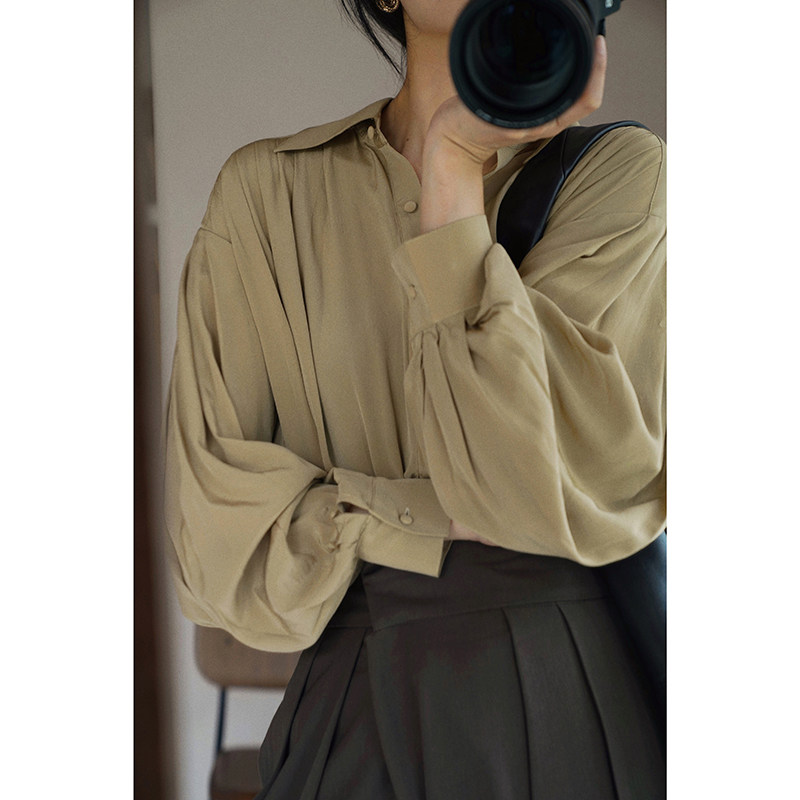 MMCC2022 spring new French style retro folds true silk loose Temperament Blister Sleeve T Shirt Woman's jacket