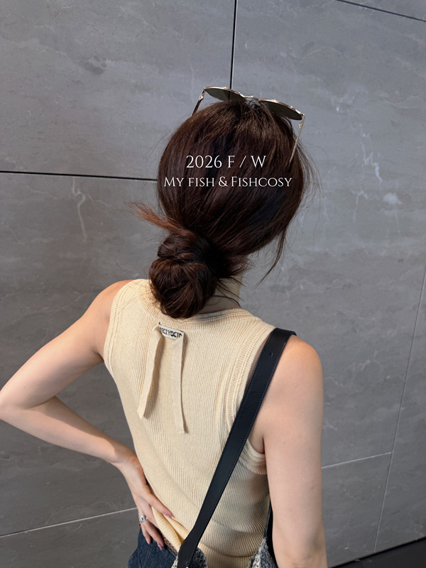 Ramie Knit Top with a Large Collar, a Gentle, Light Goose Yellow Color, Looks Super Nice When Worn Alone as a Base Layer Ramie Knit Top with a Large Collar, a Gentle, Light Goose Yellow Color, Looks Super Nice When Worn Alone as a Base Layer
