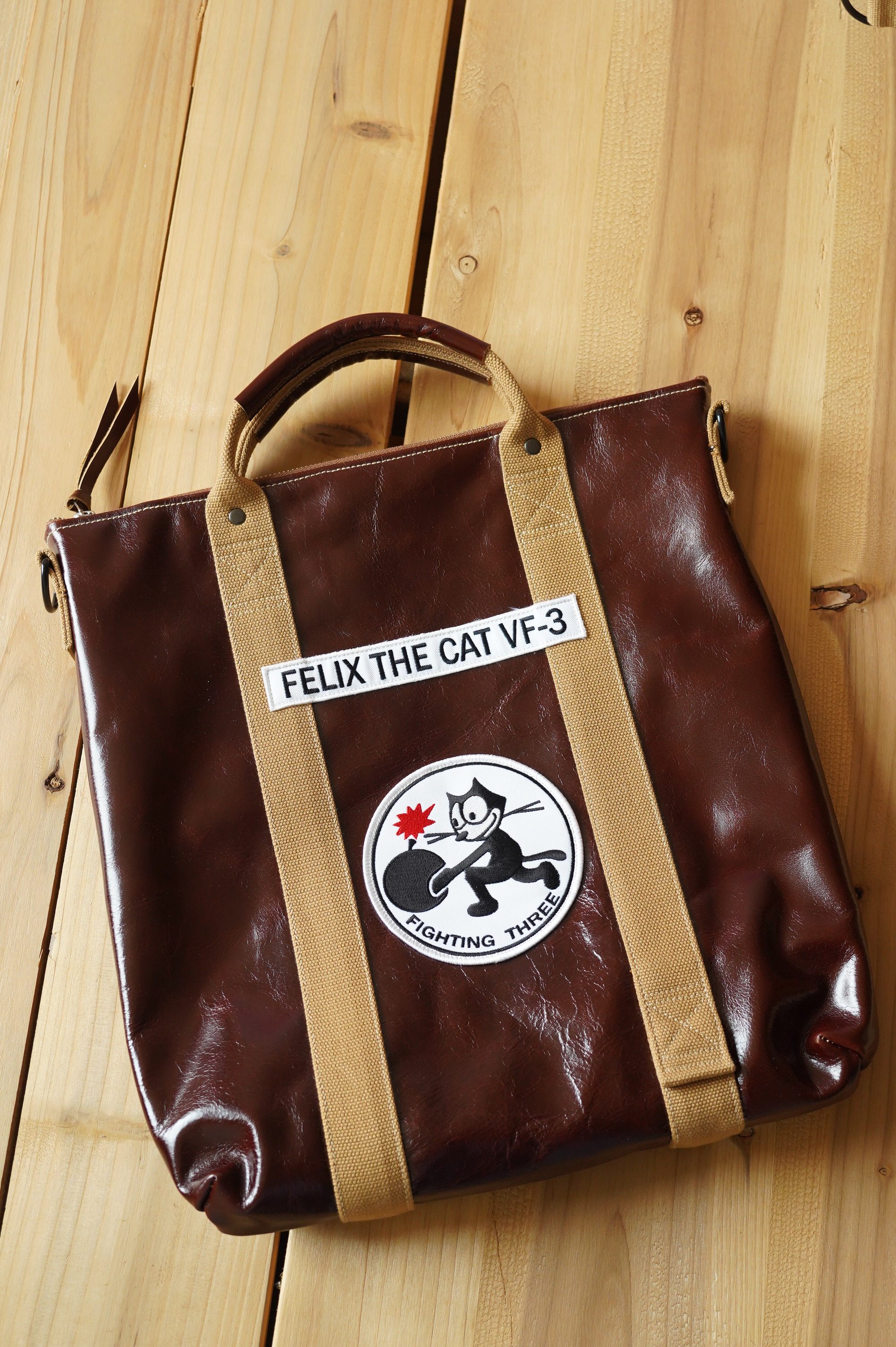 Universal products retro - World War II helmet pack Feli Cat A2 horse skin canvas strapped across the handcuff