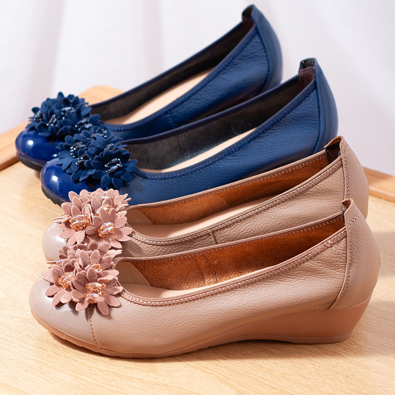 Comfortable Non-Slip Wedge Heel Soft Sole Genuine Leather Shoes, Mother's Shoes, Spring and Autumn Style, Versatile Middle-Aged Women's Shallow Leather Shoes, Versatile