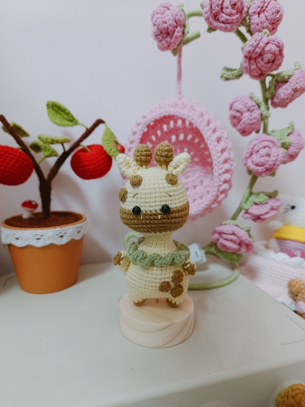 No. 1–121 Crocheted Giraffe Finished Product, Comes with a Keychain as a Gift No. 1–121 Crocheted Giraffe Finished Product, Comes with a Keychain as a Gift
