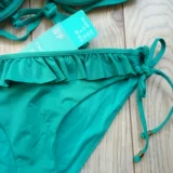 Элегантная стальная поддержка лотоса собралась на больших грудях Треугольная бикини бикини бикини бикини бикини