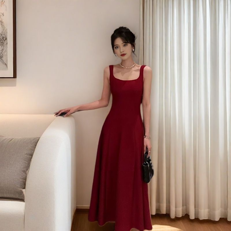 Hepburn 2025 High-End French-Style Elegant Red Spaghetti Strap Dress, Summer Waist-Cinching New Slimming Hong Kong Style Long Dress