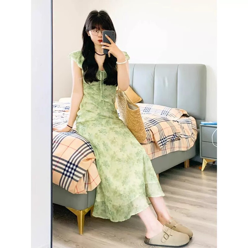 French-Style Fresh Summer Green Floral Dress with a Waist-Cinching Design That Makes You Look Slim, Holiday-Style Elegant Dress, Sweet Style That Enhances Your Complexion