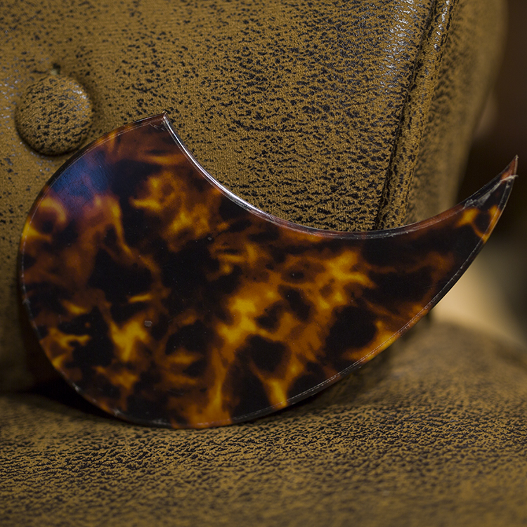 Dalian Yuanmutang Nissan 40-inch OM-type wooden guitar guard plate smooth chamfered quality super good