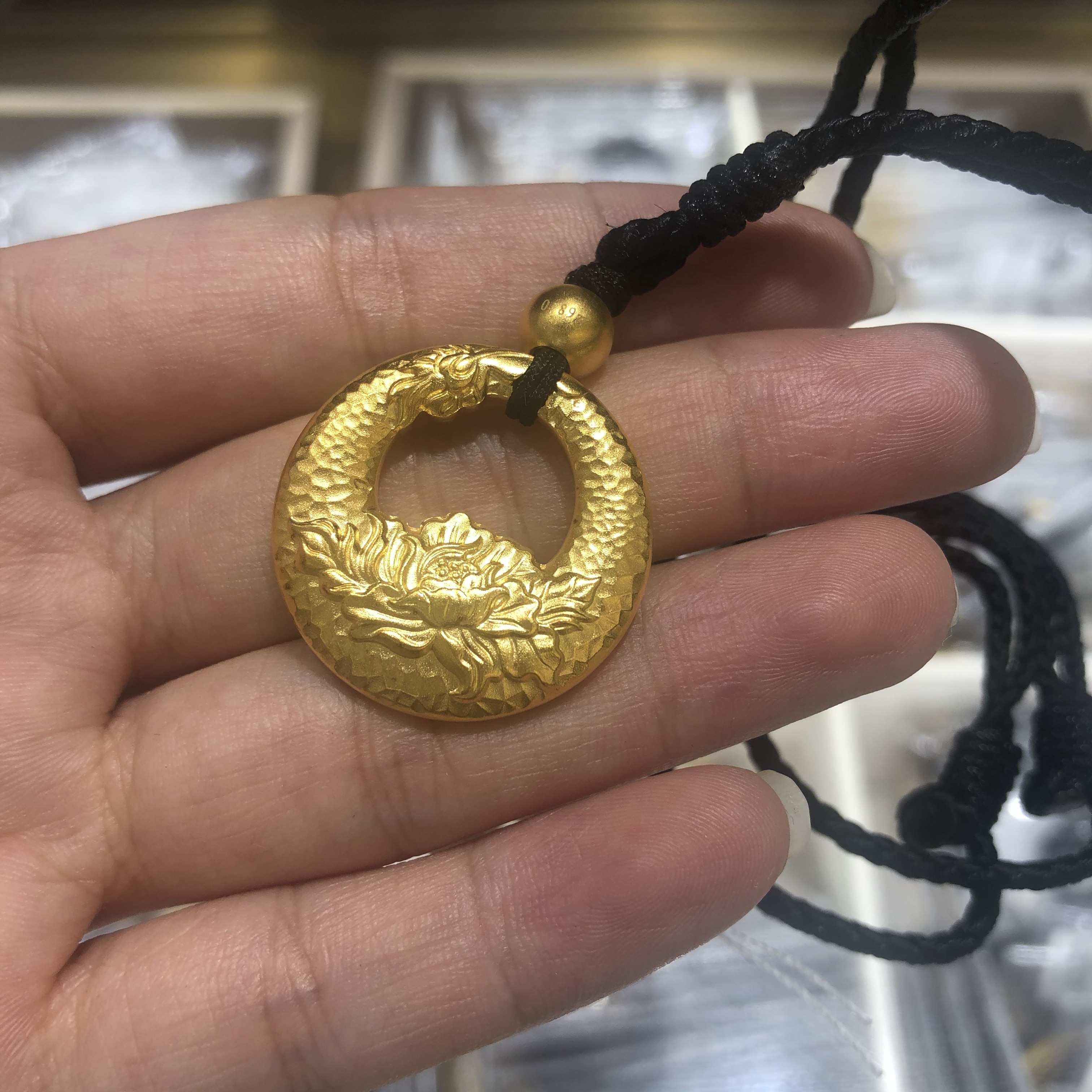 Everyone's altar jewels Gufa's family cheer on hanging pendant gold pergoliesThe men and women's gold and foot gold 999