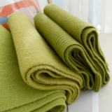 Зеленый универсальный демисезонный удерживающий тепло трикотажный шарф