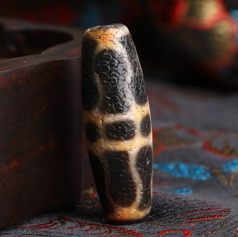 Old material to pure Tibetan real pestle Diamond Pestle Old Tooth Yellow Sky Pearl Necklace Pendant male and female Lock Bones Chain