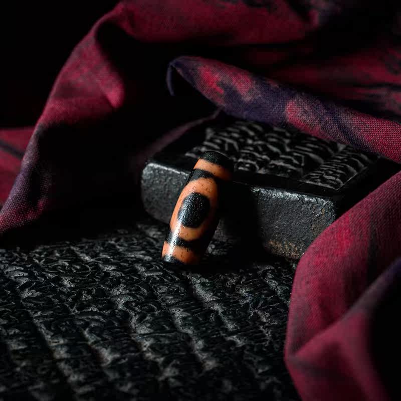 Natural Old Material Jade Medullary Tham to pure heaven and heaven Beads Pendant male and female Lock Bone Chain Matching Beads Ethnic Wind Necklace