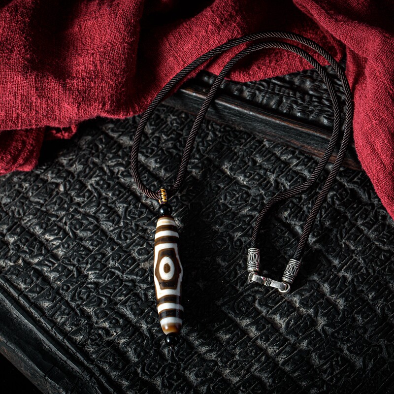 Please find Tianzhu to find uncle's 14-year professional Tianzhu old store natural chalcedony to pure three-eyed old court necklace pendant