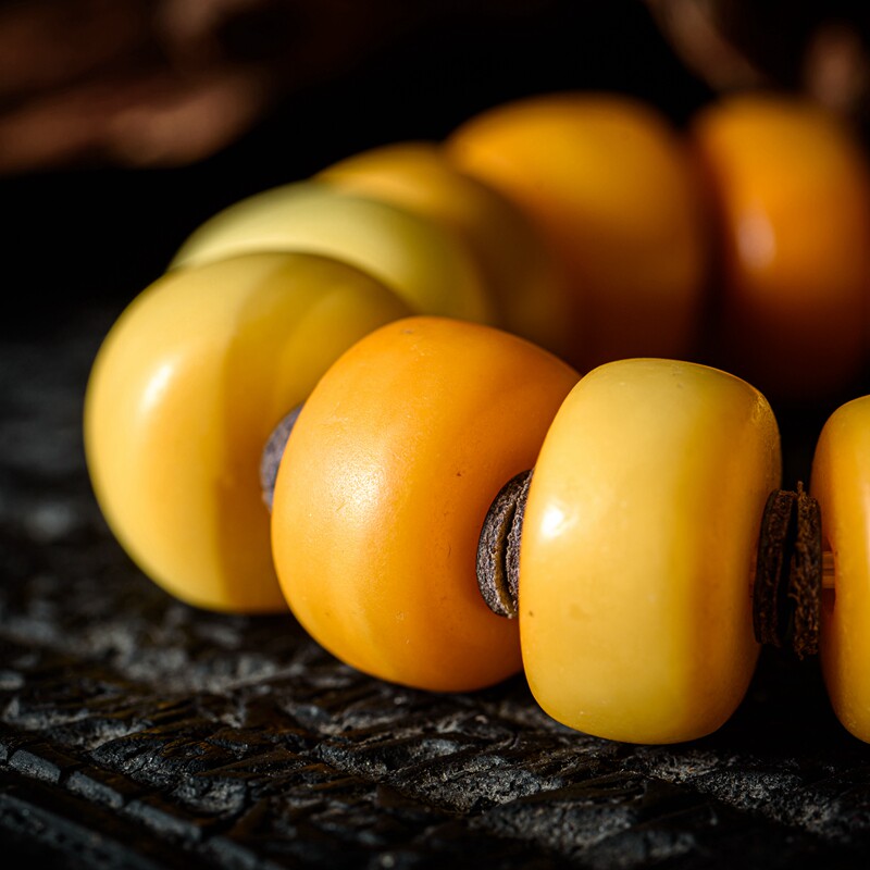 Collection Jiao Chicken Oil Yellow Full Honey Antique Old Honey Wax Pan Beads Handmade of Men and Women Accessories Old Wax Cake Subhand Alchemy