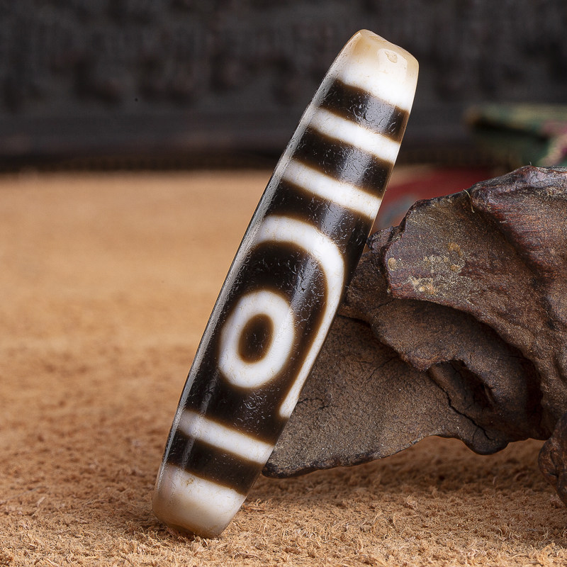 The real product nine eyestone shale Tianzhu Tibet natural two - eye pearl pendant hanging necklace 2 eyes old mineral beads