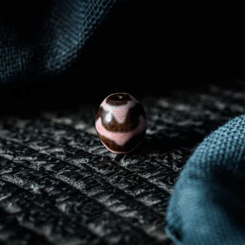 Natural Old Material Jade Medullary to Pure Dalotiger Tooth Tianzhu Ethnic Wind Lock Bone Chain Accessories for male and female couples Pendant Pendant