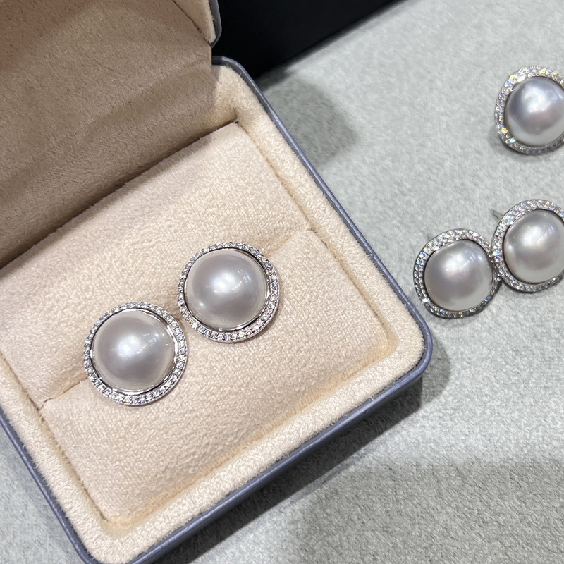 The Same Style of Earrings Worn by the Royal Family and Princess Diana, Featuring South Sea Australian White Mother-Of-Pearl and S925 Sterling Silver with Full Zircon Inlay, Exuding a Sense of Elegance