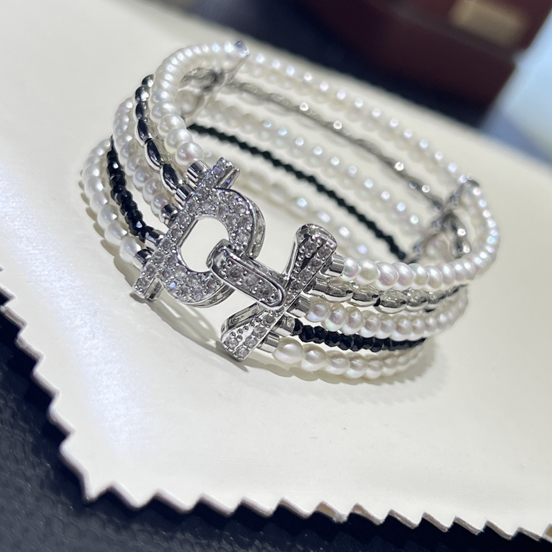 Pandora Magic Box Vintage Style Multi-Layered Pearl Bracelet with Silver Three-Row Lace Square Clasp 3-4mm Multi-Element Design