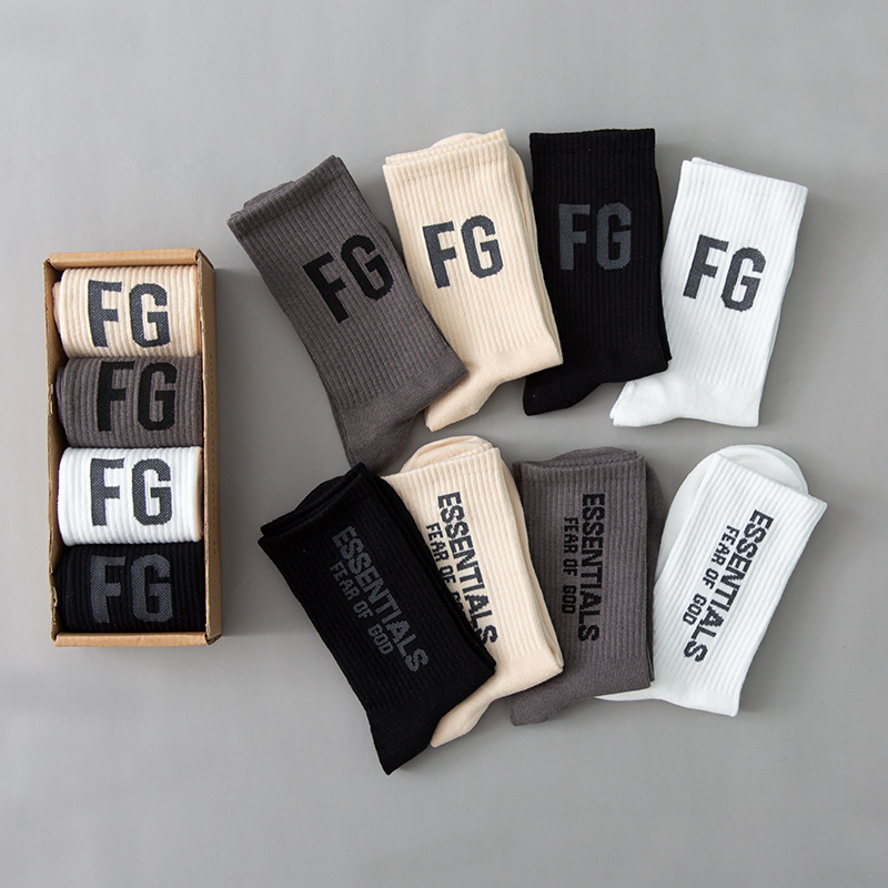 4 Pairs of Socks for Men and Women ins Trendy Pure Cotton Mid-Calf Socks with Personalized Letters, Hip-Hop Korean Style Couple Sports Long Socks