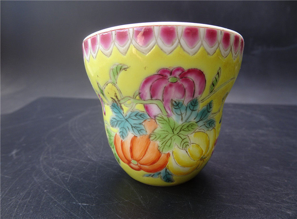 Qing Dynasty Powder Color Porcelain Melon Fruit Wine Cup Ancient Old Ceramics Small Wine Flush Pure Handmade Wine Bowl Ancient Play Artwork Antique