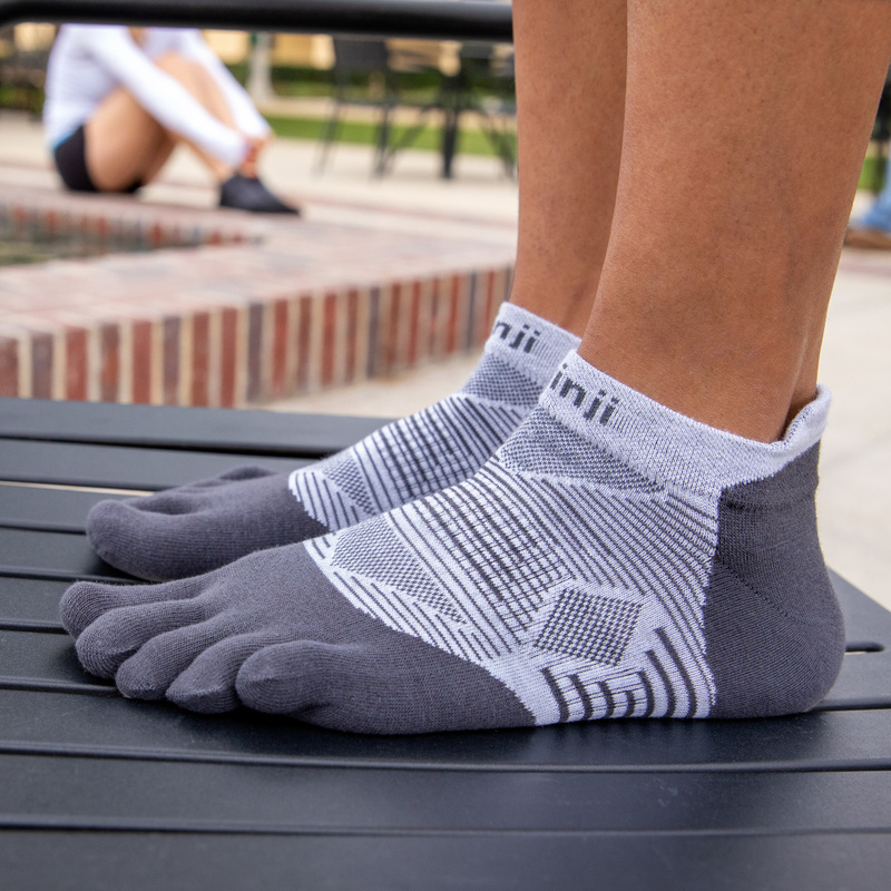 Injinji Five-Toe Socks, Normal Thickness Running Sports Socks, Marathon Socks for Men and Women, Reduce Foot Friction and Blisters Injinji Five-Toe Socks, Normal Thickness Running Sports Socks, Marathon Socks for Men and Women, Reduce Foot Friction and Blisters