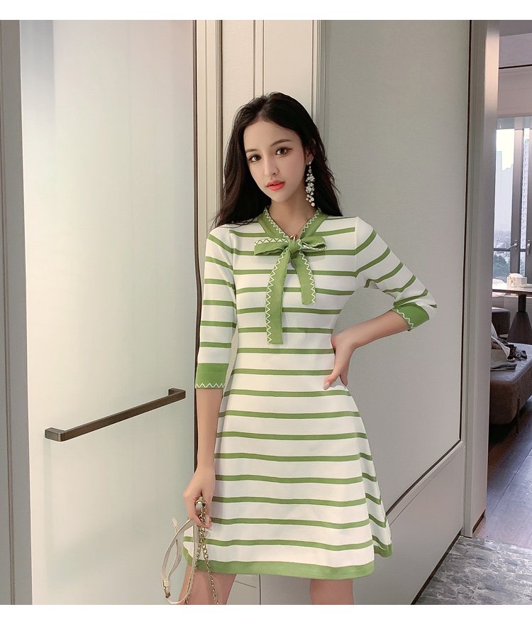 VK旗艦店 韓國小香風收腰顯瘦條紋針織長袖洋裝