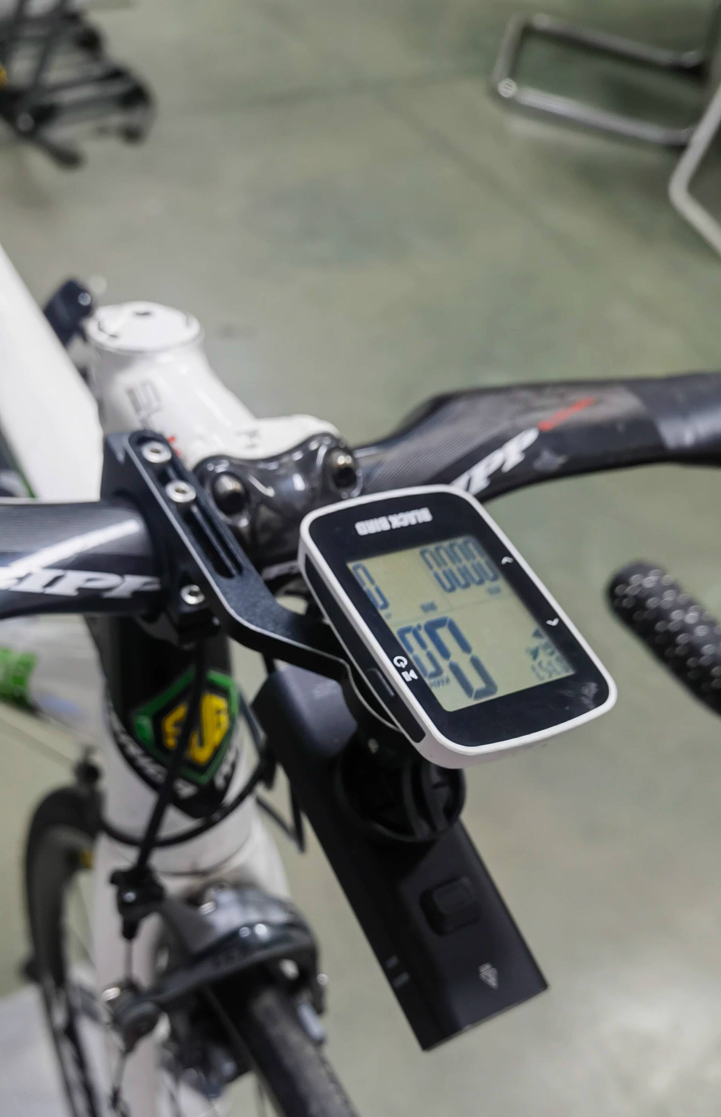 Велокомпьютер 自行车公路车一体把铝合金直柄码表架夜骑车灯前灯手电筒一套搞定 Essen