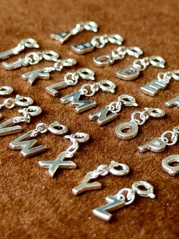S925 Sterling Silver English Letter Spring Clasp Pendant Bracelet Necklace DIY Pendant Hanging Ring Can Be Adjusted to Larger Hole Size S925 Sterling Silver English Letter Spring Clasp Pendant Bracelet Necklace DIY Pendant Hanging Ring Can Be Adjusted to Larger Hole Size