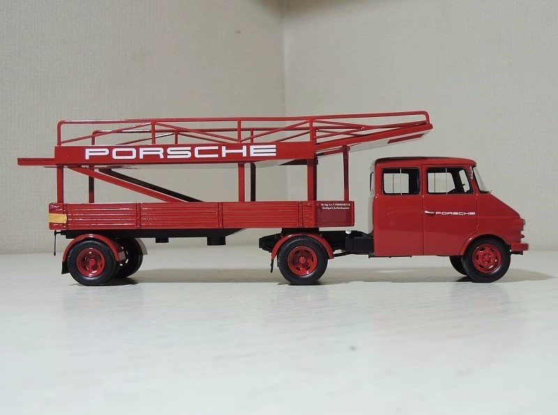 Mô hình xe vận chuyển đường đua Porsche Schuco 1:18 Euro mô hình xe sơ mi rơ moóc kéo điện cho bé - Chế độ tĩnh