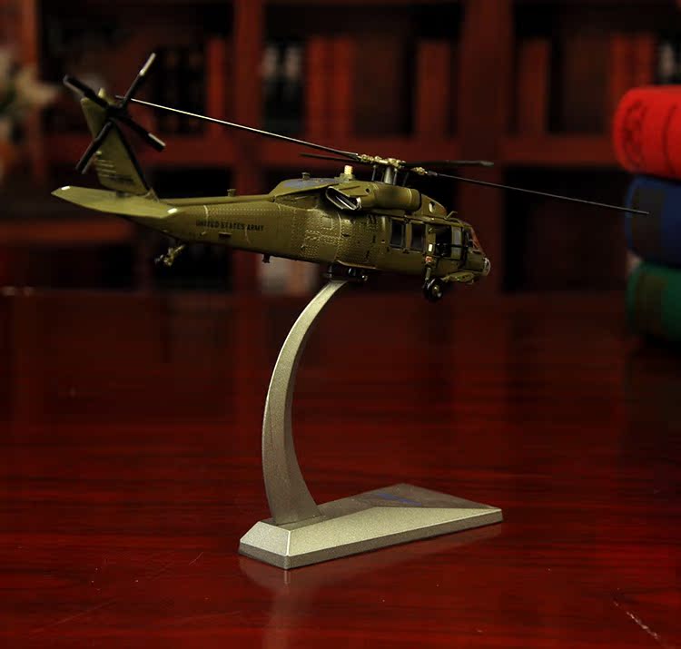 Bản gốc 1:72 Hợp kim máy bay trực thăng vũ trang Black Hawk của Mỹ Mô hình đã hoàn thành Mô hình tĩnh UH-60 đồ chơi cho bé 2 tuổi