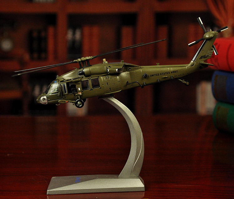 Bản gốc 1:72 Hợp kim máy bay trực thăng vũ trang Black Hawk của Mỹ Mô hình đã hoàn thành Mô hình tĩnh UH-60 đồ chơi cho bé 2 tuổi