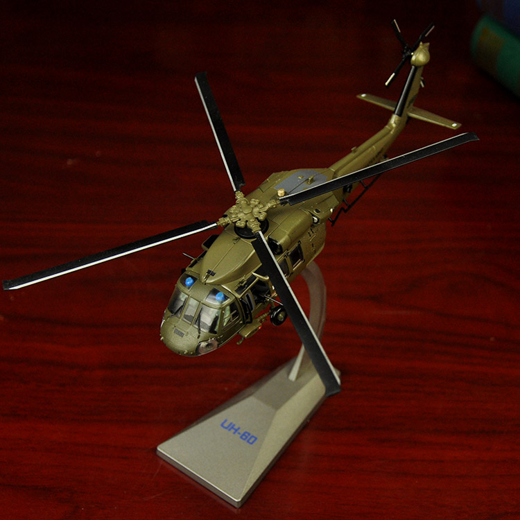 Bản gốc 1:72 Hợp kim máy bay trực thăng vũ trang Black Hawk của Mỹ Mô hình đã hoàn thành Mô hình tĩnh UH-60 đồ chơi cho bé 2 tuổi