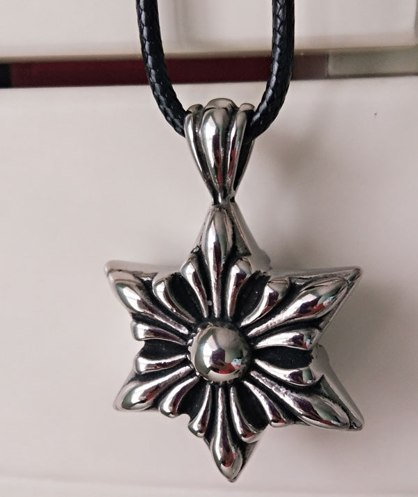 Boomer wave female retro to make old titanium steel pendant hexagonal star double-sided flower fashion personality male and female couple pendant