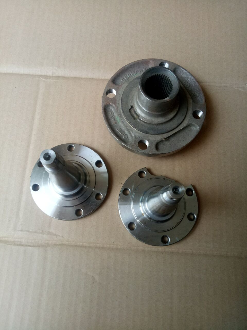 red flag minsee century star Audi 100 rear axle head half axle flange short sleeve front axle head shell