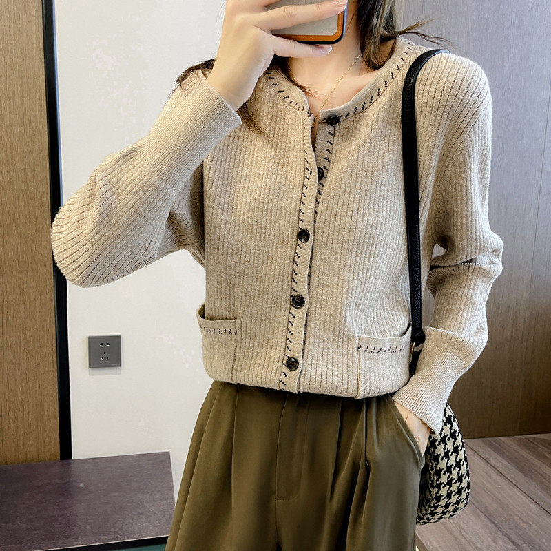 2022 Gothic new high-end women's clothing special cabinet spring loose wool short jacket knit cardiovert sweater