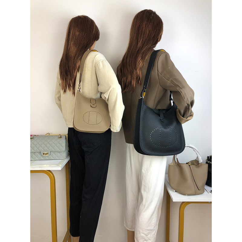 2026 Popular Evelyn Bag in Large, Medium, and Small Sizes, Made of Tc First-Layer Cowhide, Universal Style Women's Bag, Shoulder and Crossbody Bag 2026 Popular Evelyn Bag in Large, Medium, and Small Sizes, Made of Tc First-Layer Cowhide, Universal Style Women's Bag, Shoulder and Crossbody Bag