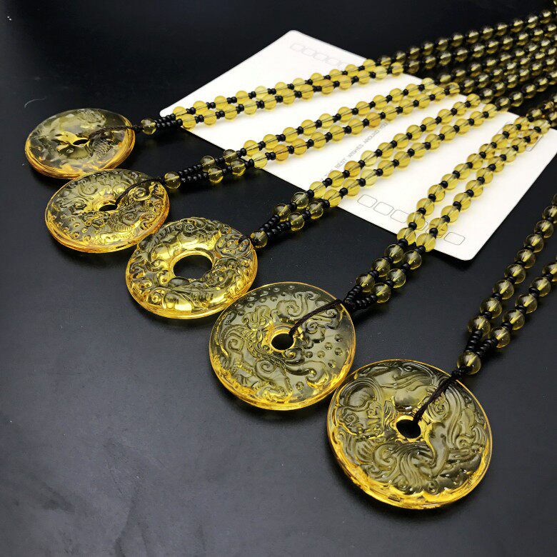 Yellow Crystal, such as Yi Ping button necklace, Longfeng Xiang Xiang Yu glass pine button sweater chain necklace